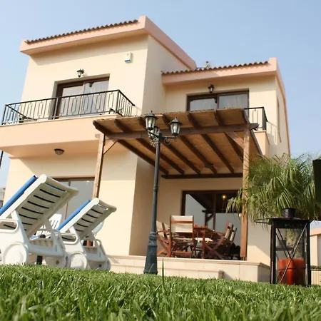 Three Bedroom With Private Pool And Landscaped Garden *