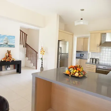 Villa Three Bedroom With Private Pool And Landscaped Garden Pissoúri