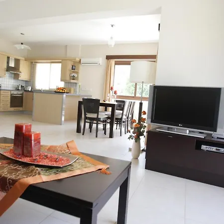 Three Bedroom With Private Pool And Landscaped Garden Villa Pissoúri