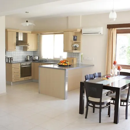 Three Bedroom With Private Pool And Landscaped Garden * Pissoúri